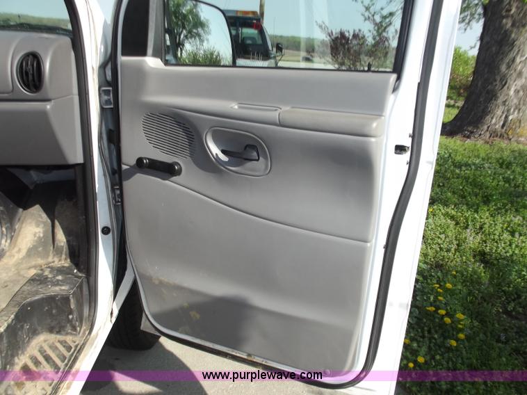 image for item D3852 1999 Ford E250 cargo van