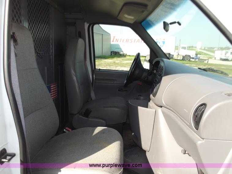 image for item D3852 1999 Ford E250 cargo van