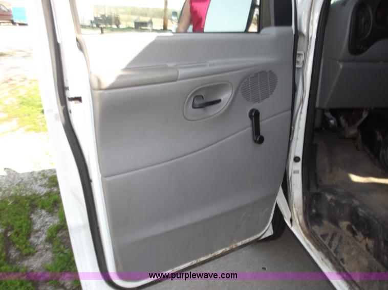 image for item D3852 1999 Ford E250 cargo van