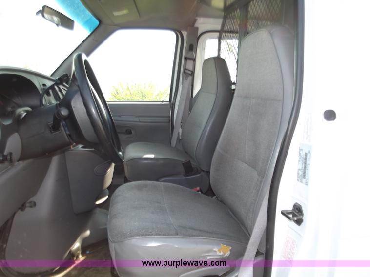 image for item D3852 1999 Ford E250 cargo van