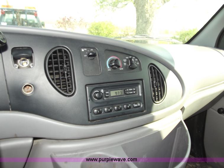 image for item D3852 1999 Ford E250 cargo van