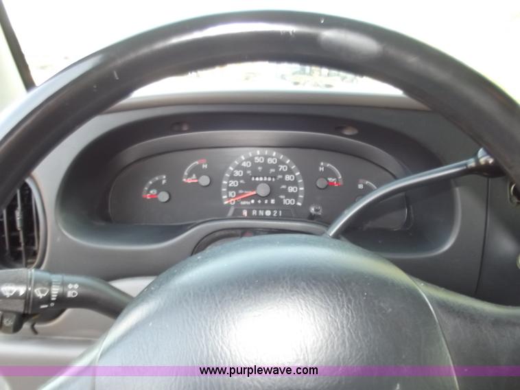 image for item D3852 1999 Ford E250 cargo van