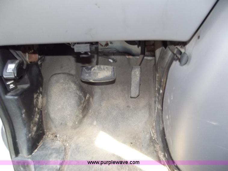 image for item D3852 1999 Ford E250 cargo van