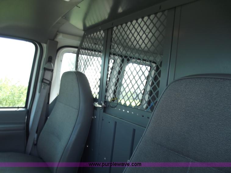 image for item D3852 1999 Ford E250 cargo van
