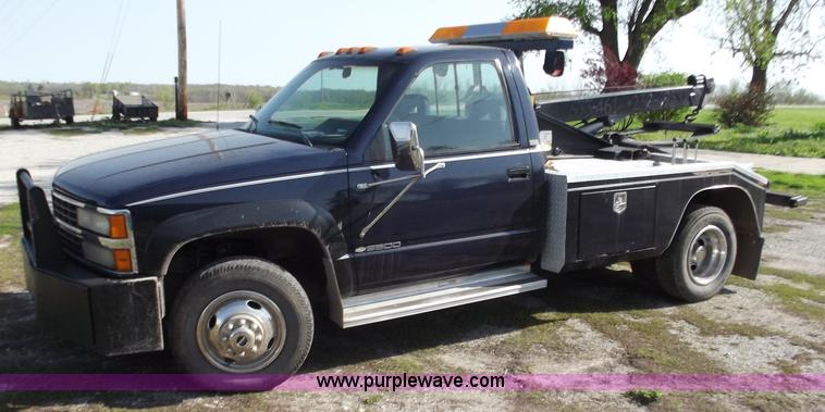 image for item D3853 1993 Chevrolet K3500 Silverado tow truck
