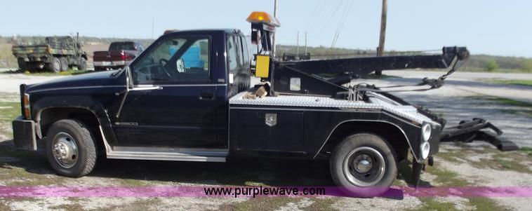 image for item D3853 1993 Chevrolet K3500 Silverado tow truck
