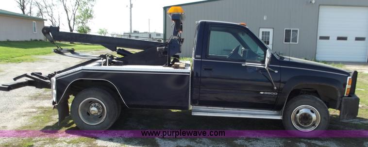 image for item D3853 1993 Chevrolet K3500 Silverado tow truck