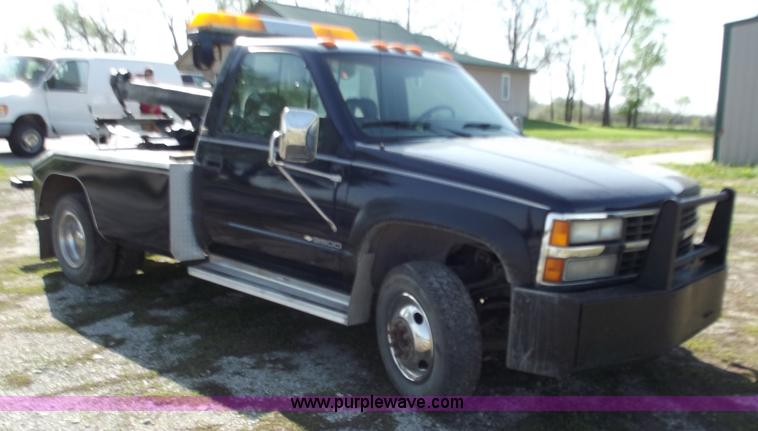 image for item D3853 1993 Chevrolet K3500 Silverado tow truck