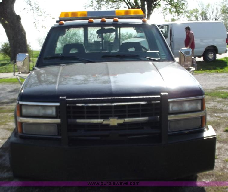 image for item D3853 1993 Chevrolet K3500 Silverado tow truck
