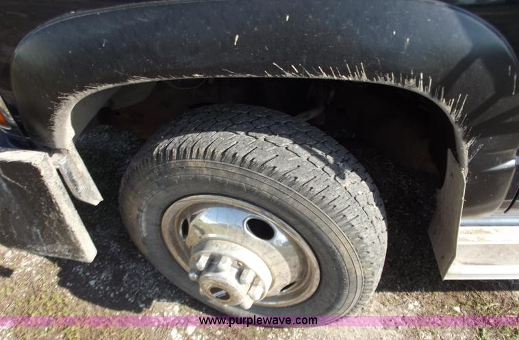 image for item D3853 1993 Chevrolet K3500 Silverado tow truck