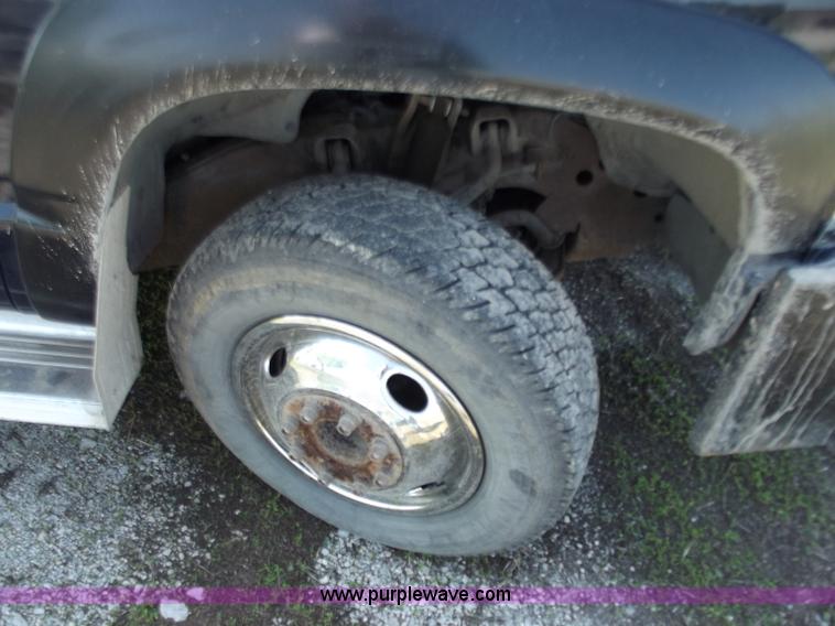 image for item D3853 1993 Chevrolet K3500 Silverado tow truck