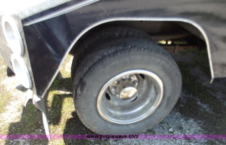 image for item D3853 1993 Chevrolet K3500 Silverado tow truck