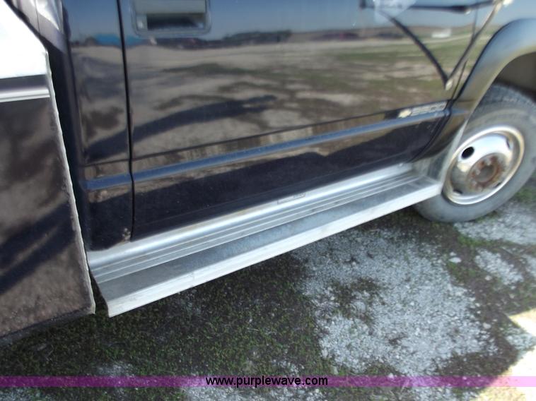 image for item D3853 1993 Chevrolet K3500 Silverado tow truck