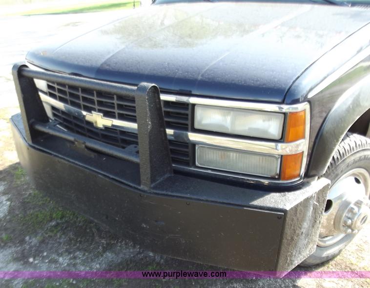 image for item D3853 1993 Chevrolet K3500 Silverado tow truck