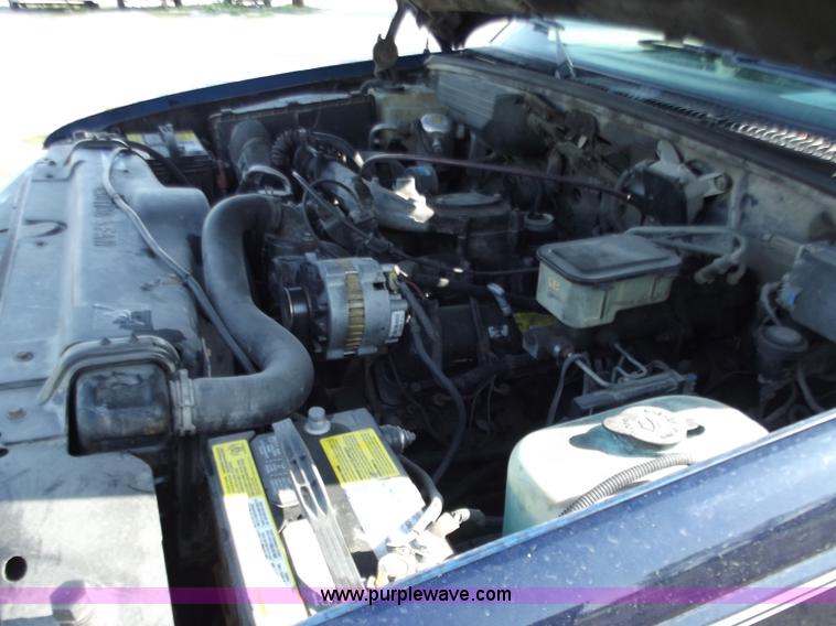 image for item D3853 1993 Chevrolet K3500 Silverado tow truck