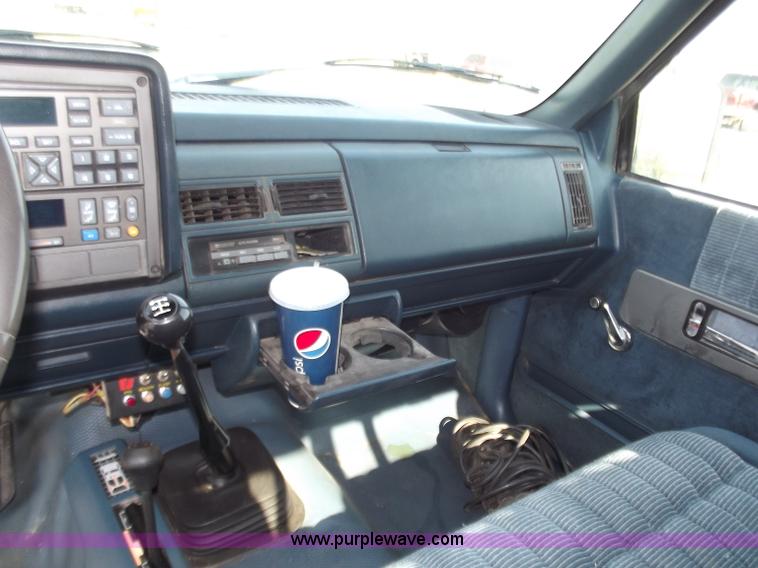 image for item D3853 1993 Chevrolet K3500 Silverado tow truck