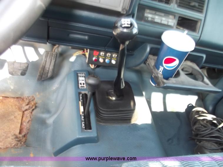 image for item D3853 1993 Chevrolet K3500 Silverado tow truck