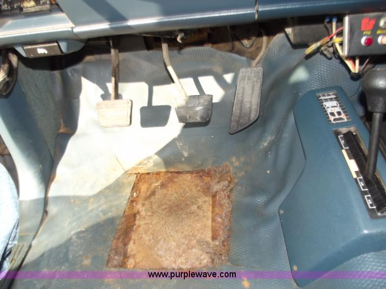 image for item D3853 1993 Chevrolet K3500 Silverado tow truck