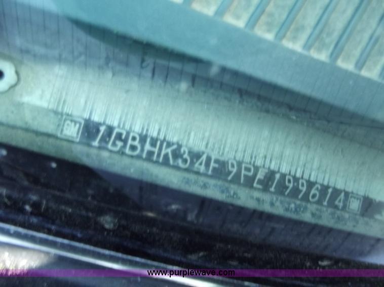 image for item D3853 1993 Chevrolet K3500 Silverado tow truck