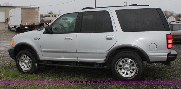 image for item D7514 2001 Ford Expedition XLT SUV
