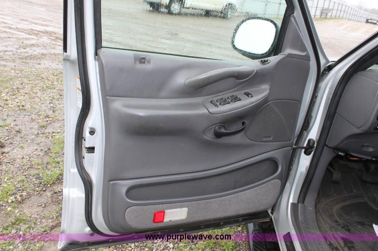 image for item D7514 2001 Ford Expedition XLT SUV