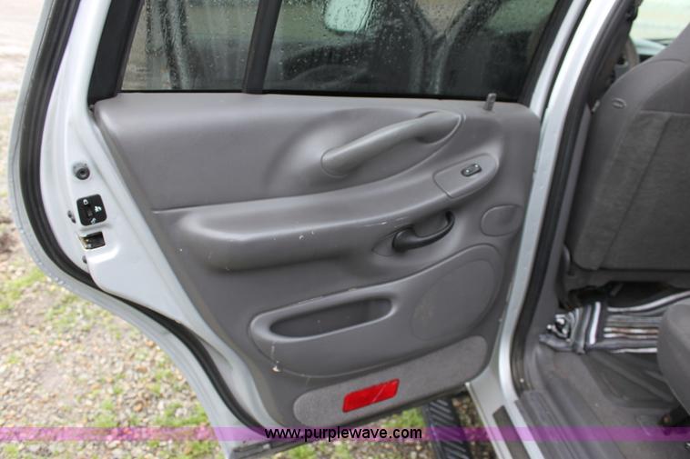 image for item D7514 2001 Ford Expedition XLT SUV