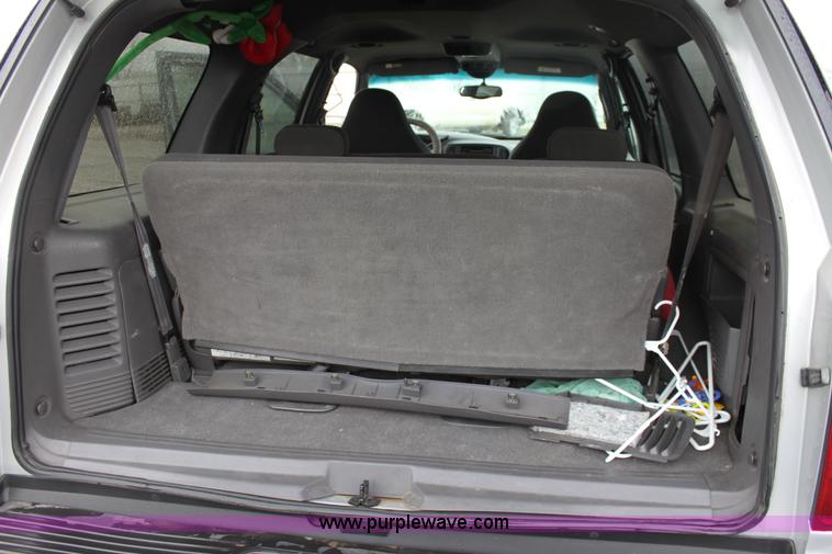 image for item D7514 2001 Ford Expedition XLT SUV