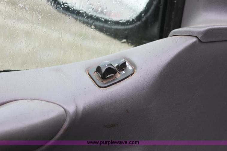 image for item D7514 2001 Ford Expedition XLT SUV