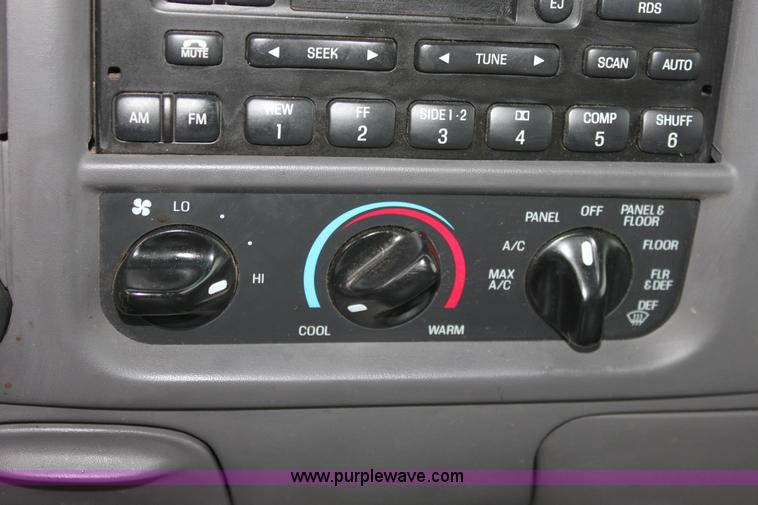 image for item D7514 2001 Ford Expedition XLT SUV