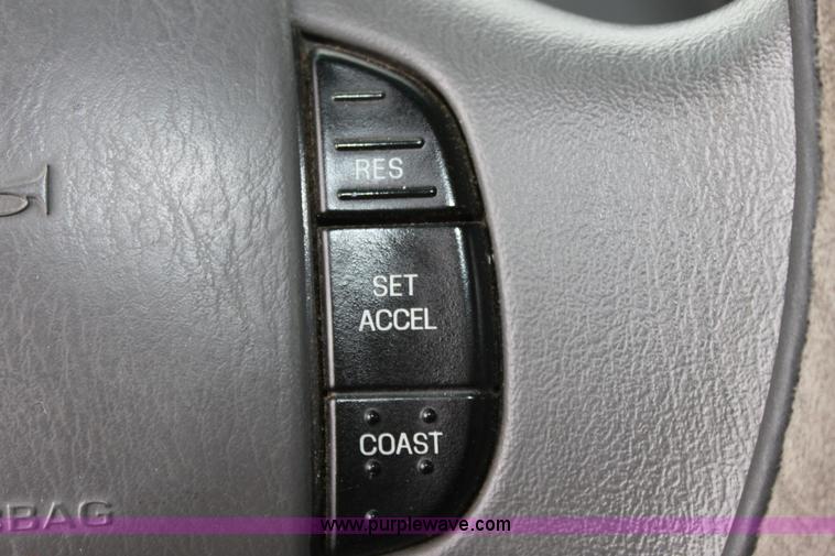 image for item D7514 2001 Ford Expedition XLT SUV