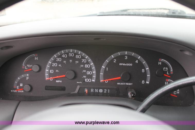 image for item D7514 2001 Ford Expedition XLT SUV