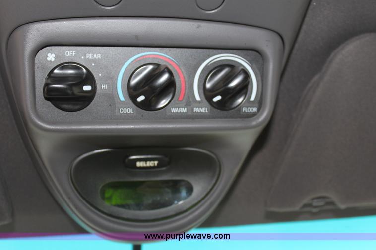 image for item D7514 2001 Ford Expedition XLT SUV