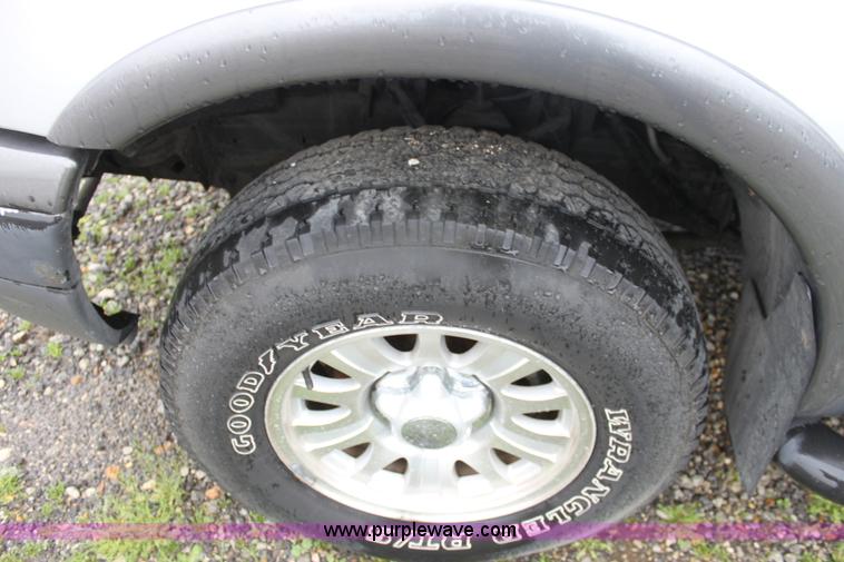 image for item D7514 2001 Ford Expedition XLT SUV