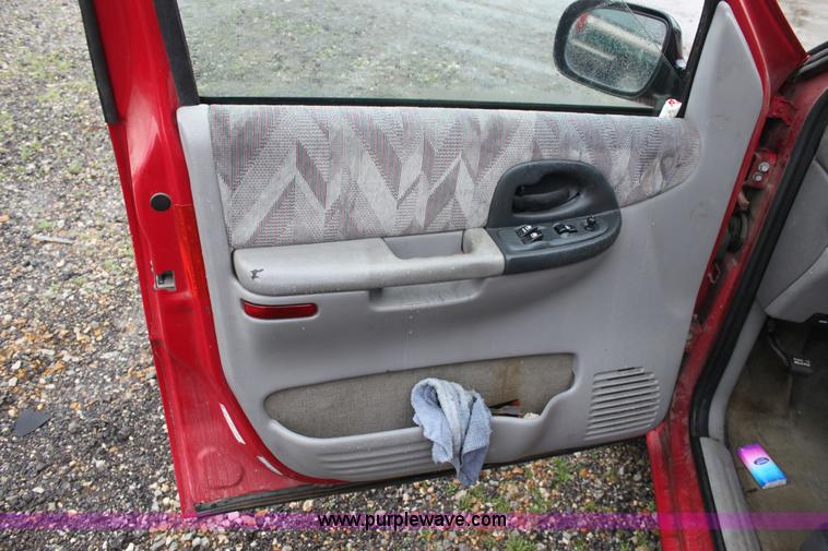 image for item D7516 1997 Chevrolet Venture mini van