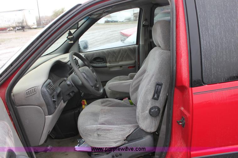 image for item D7516 1997 Chevrolet Venture mini van