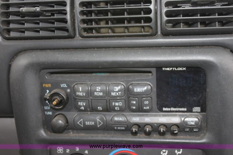 image for item D7516 1997 Chevrolet Venture mini van