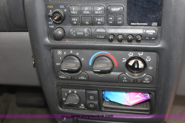 image for item D7516 1997 Chevrolet Venture mini van