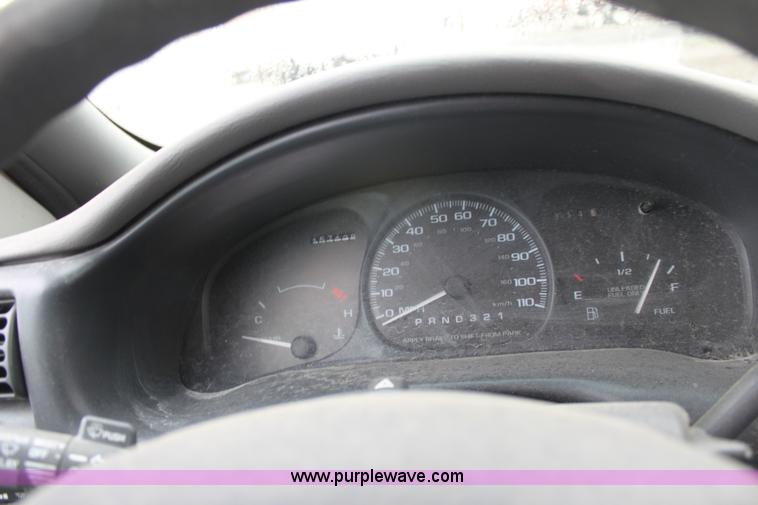 image for item D7516 1997 Chevrolet Venture mini van