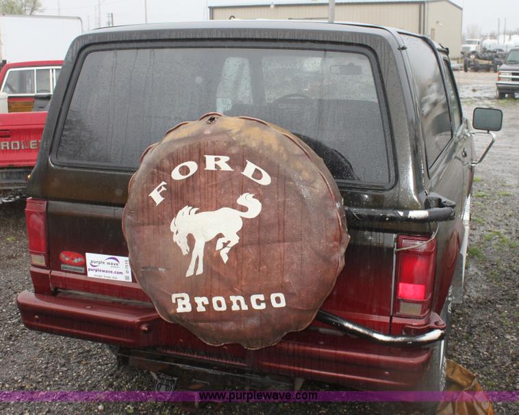 image for item D7519 1984 Ford Bronco II SUV
