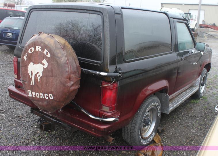 image for item D7519 1984 Ford Bronco II SUV
