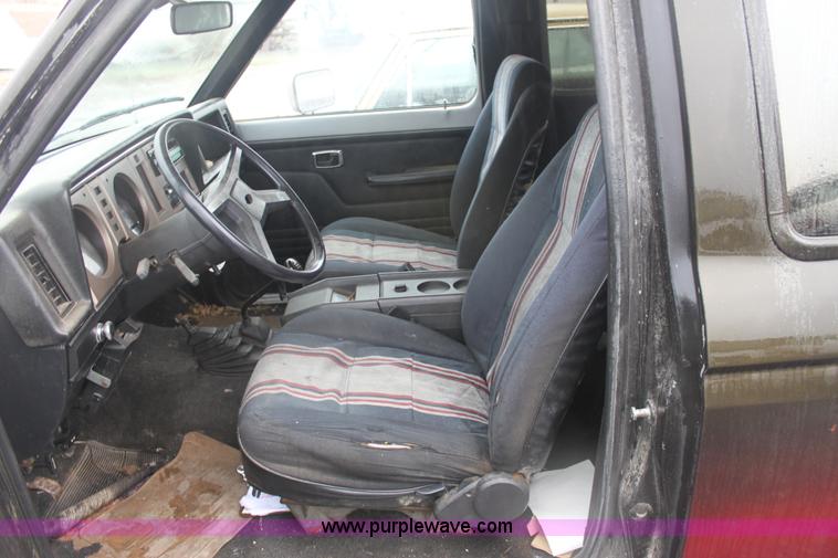 image for item D7519 1984 Ford Bronco II SUV