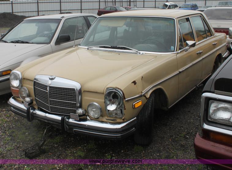 image for item D7520 1973 Mercedes Benz 280C
