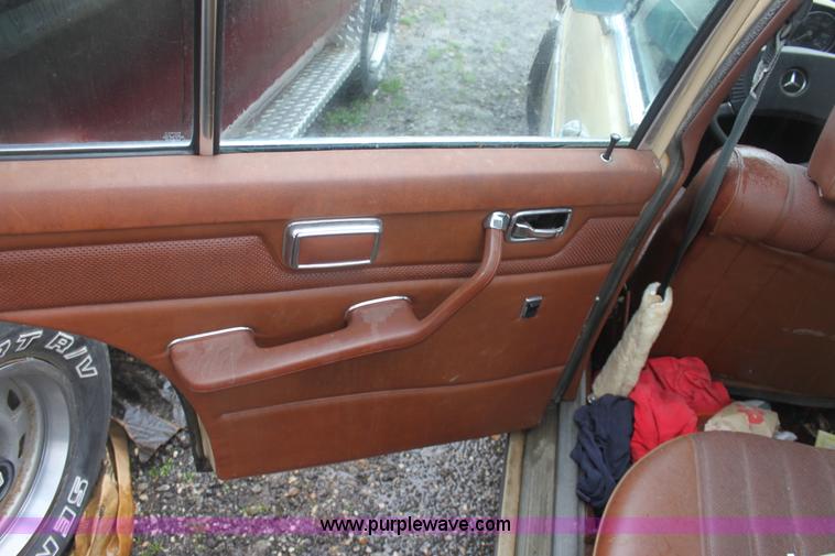 image for item D7520 1973 Mercedes Benz 280C