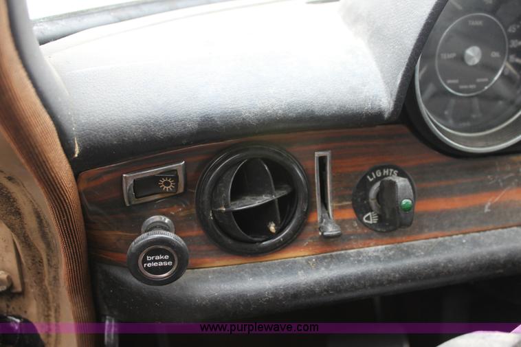 image for item D7520 1973 Mercedes Benz 280C