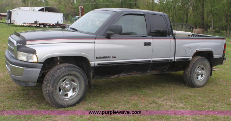 image for item D7677 1998 Dodge Ram 1500 SLT quad cab pickup truck