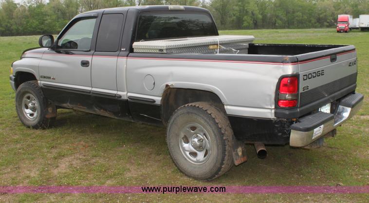 image for item D7677 1998 Dodge Ram 1500 SLT quad cab pickup truck