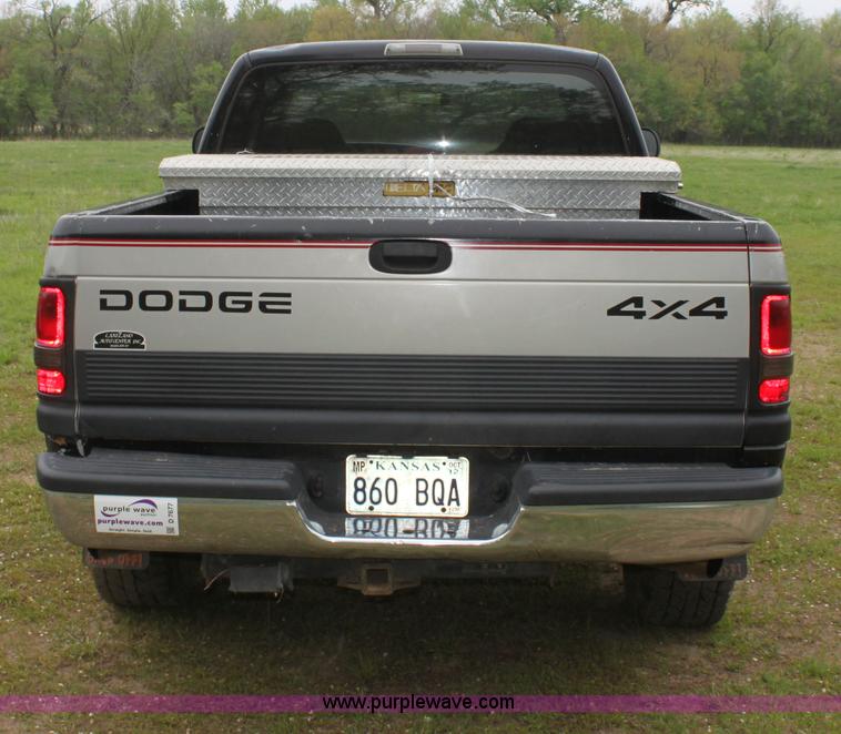 image for item D7677 1998 Dodge Ram 1500 SLT quad cab pickup truck