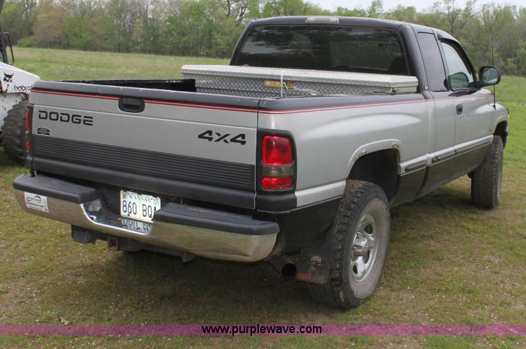 image for item D7677 1998 Dodge Ram 1500 SLT quad cab pickup truck