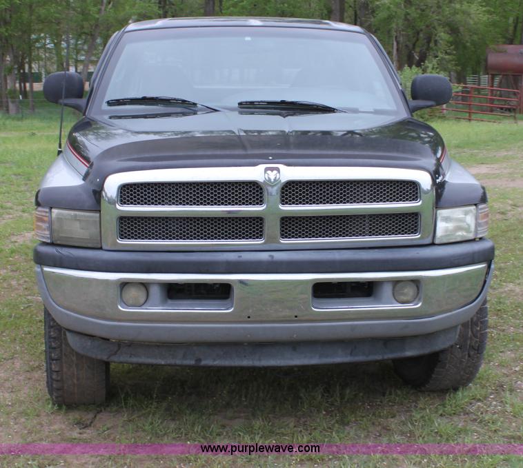 image for item D7677 1998 Dodge Ram 1500 SLT quad cab pickup truck