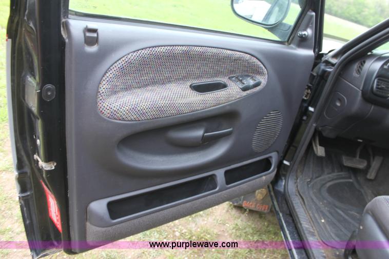 image for item D7677 1998 Dodge Ram 1500 SLT quad cab pickup truck
